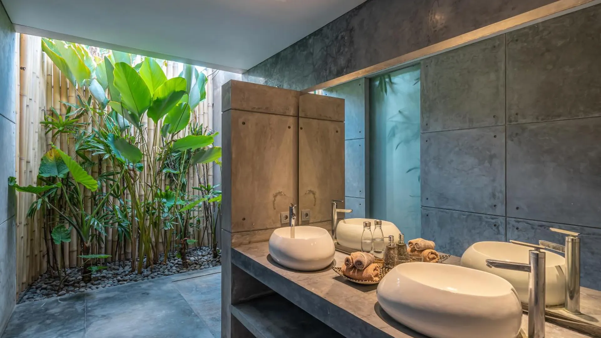 Villa Kala - Luxury Designer Villa In Amazing Location Berawa Canggu  Indonesia